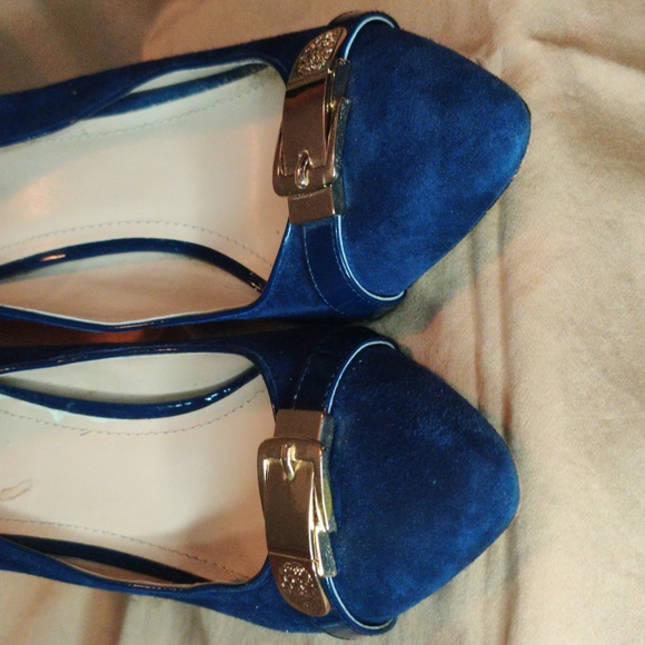 Vince Camuto Blue Velvet Size 10M - Picture 2 of 7